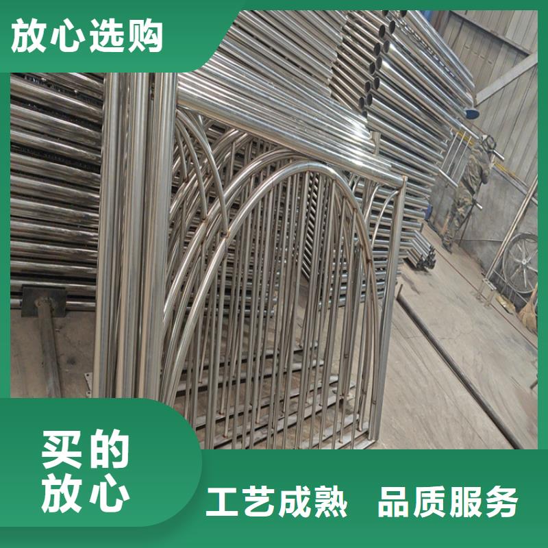 不锈钢复合管护栏_道路隔离护栏专注产品质量与服务