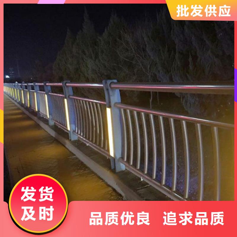 常年供应公路灯光护栏-大型厂家