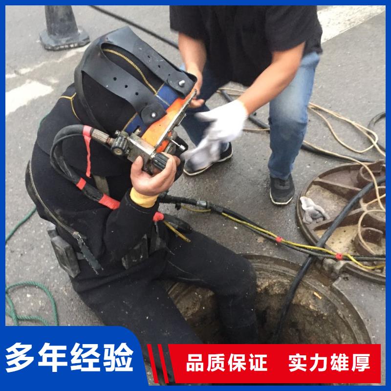 本地潜水员队伍<水下打孔开洞>合作愉快